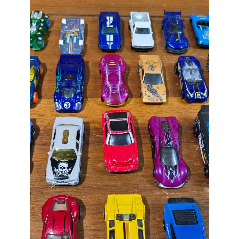 Hot Wheels and Matchbox Diecast Toy Car Lot Mixed 50 Pieces 1/64 Scale Assorted